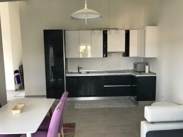 Helena Apartment *